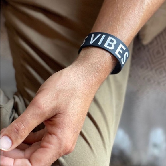 NEW Vibes on Vibes black white Silicon Wristband - Picture 4 of 11